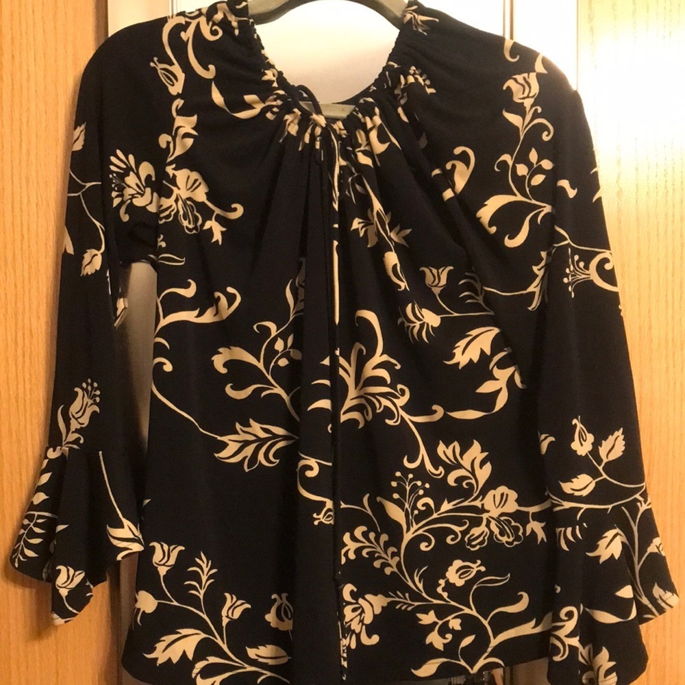 Motherhood XL adjustable neck black and cream blouse.  Flutter sleeves